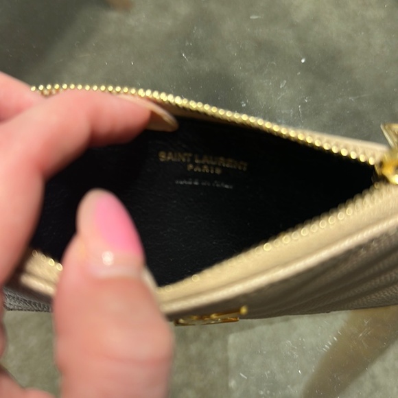 YSL Card Case- CASSANDRE MATELASSÉ FRAGMENTS CARD CASE IN GRAIN DE POUDRE LEATHE - Picture 4 of 4